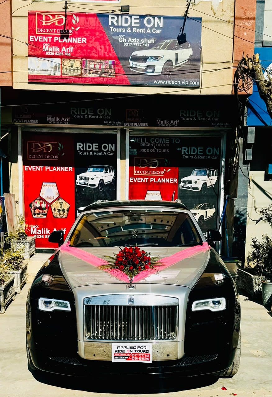 Rolls-Royce Ghost in black & silver for rent at RideOnTours